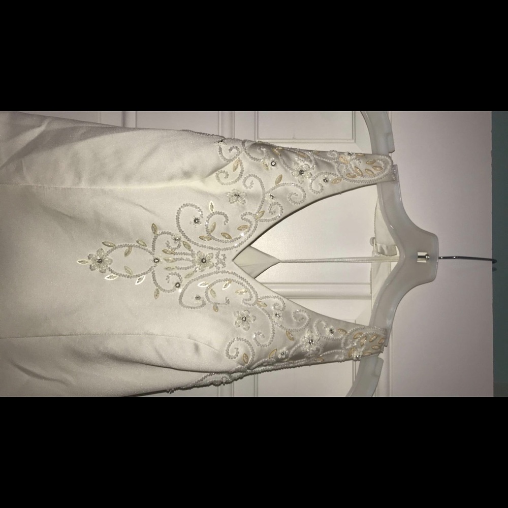 David’s Bridal Halter Top Wedding Dress - Picture 3 of 8